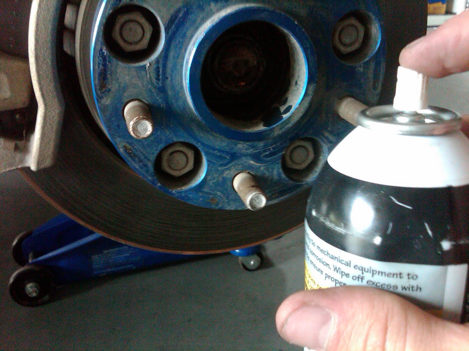 I love my toolbox Removing axle shaft on a jeep wrangler JK, with a dana 30, without air tools.