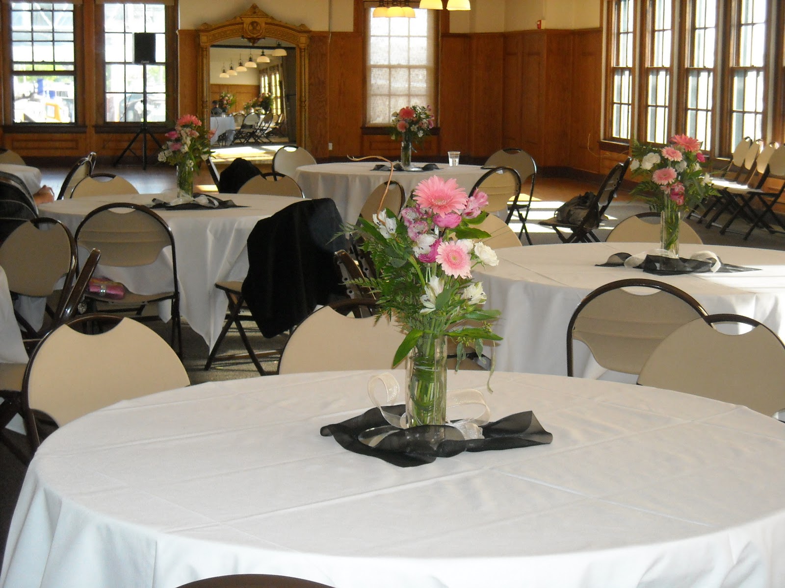 Becky's Blossoms Table Centerpieces & Vase Arrangements