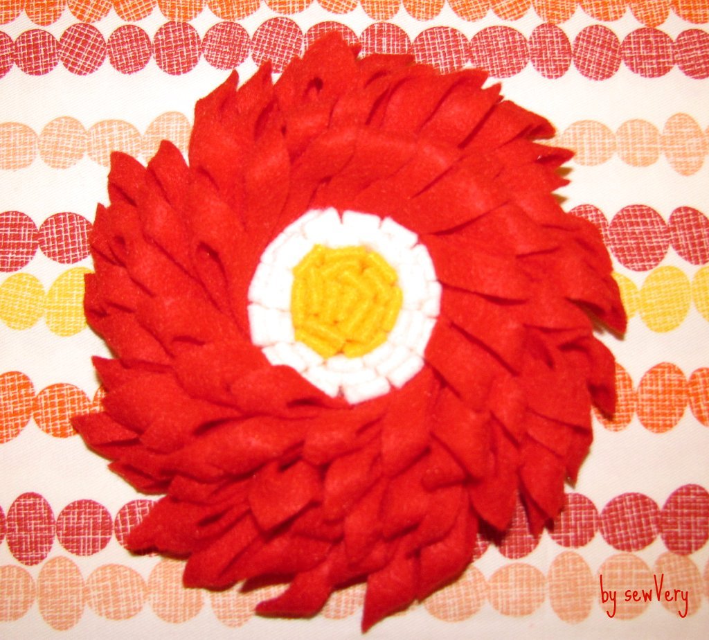 sewVery Felt Fabric Flower Tutorial