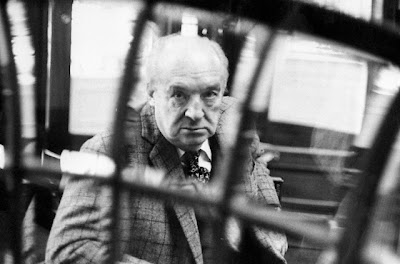 Vladimir Nabokov: Buenos lectores y buenos escritores Vladimir+Nabokov+por+Sophie+Bassouls+Corbis+Suiza+1975