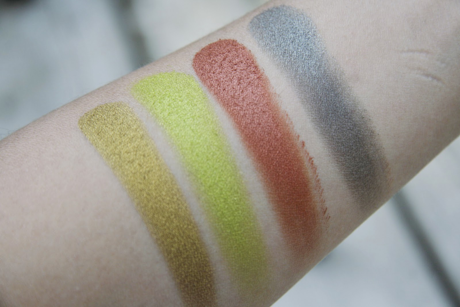 fun size beauty Kat Von D Metal Crush Eyeshadows in Thrasher, Electric