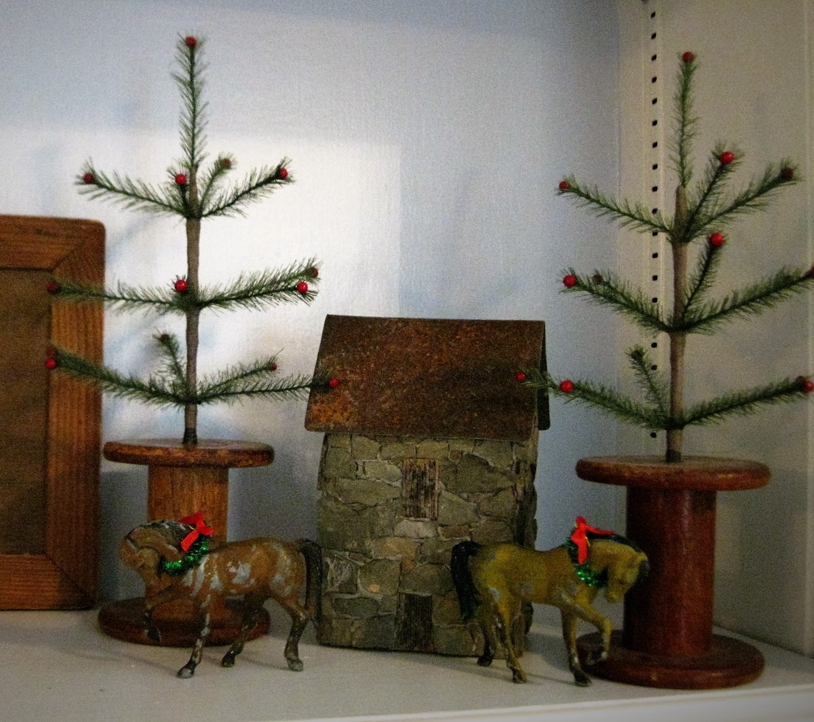 Primitives from the Iowa Prairie: Christmas Decorating at my House