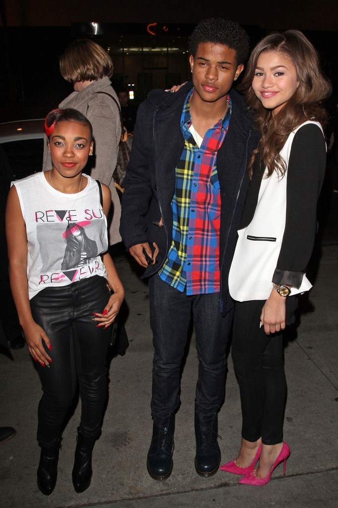 Mundo Fanmania: Zendaya fue a cenar con la familia y amigos