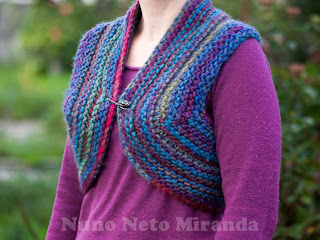 alt="Katia Inca, knitted shrug, drops pattern, colete tricot"