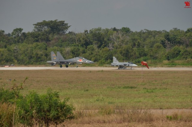 Китайские истребители Су-27СК и J-11 приняли участие в учениях в Таиланде