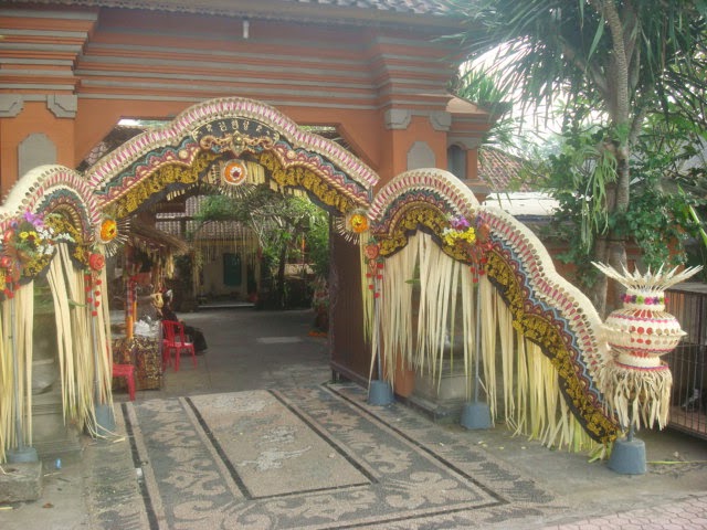 SEBUAH KARYA SENI: Dekorasi Pengantin Bali & Payas Kuri Plengkungan