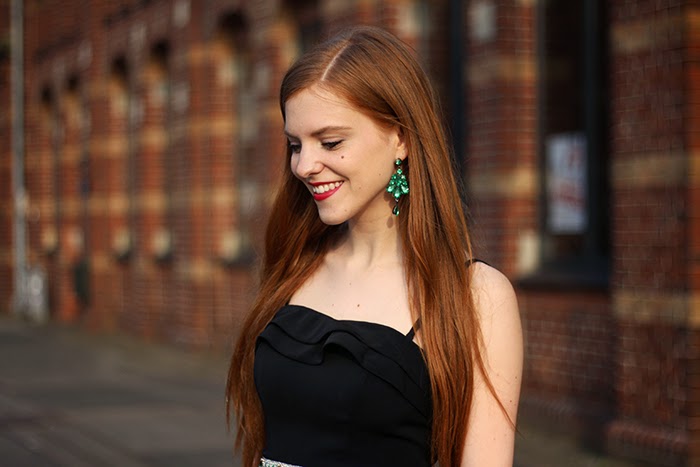 Outfit vintage emerald belt chique gala split dress MBFWA AFW Fashion Week Amsterdam Blogger