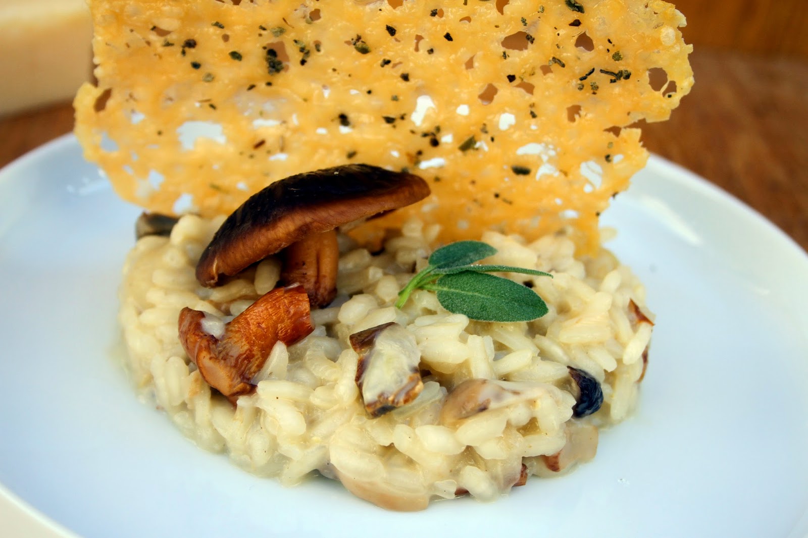 Amapola, el mundo en un plato Risotto de setas con chip de parmesano