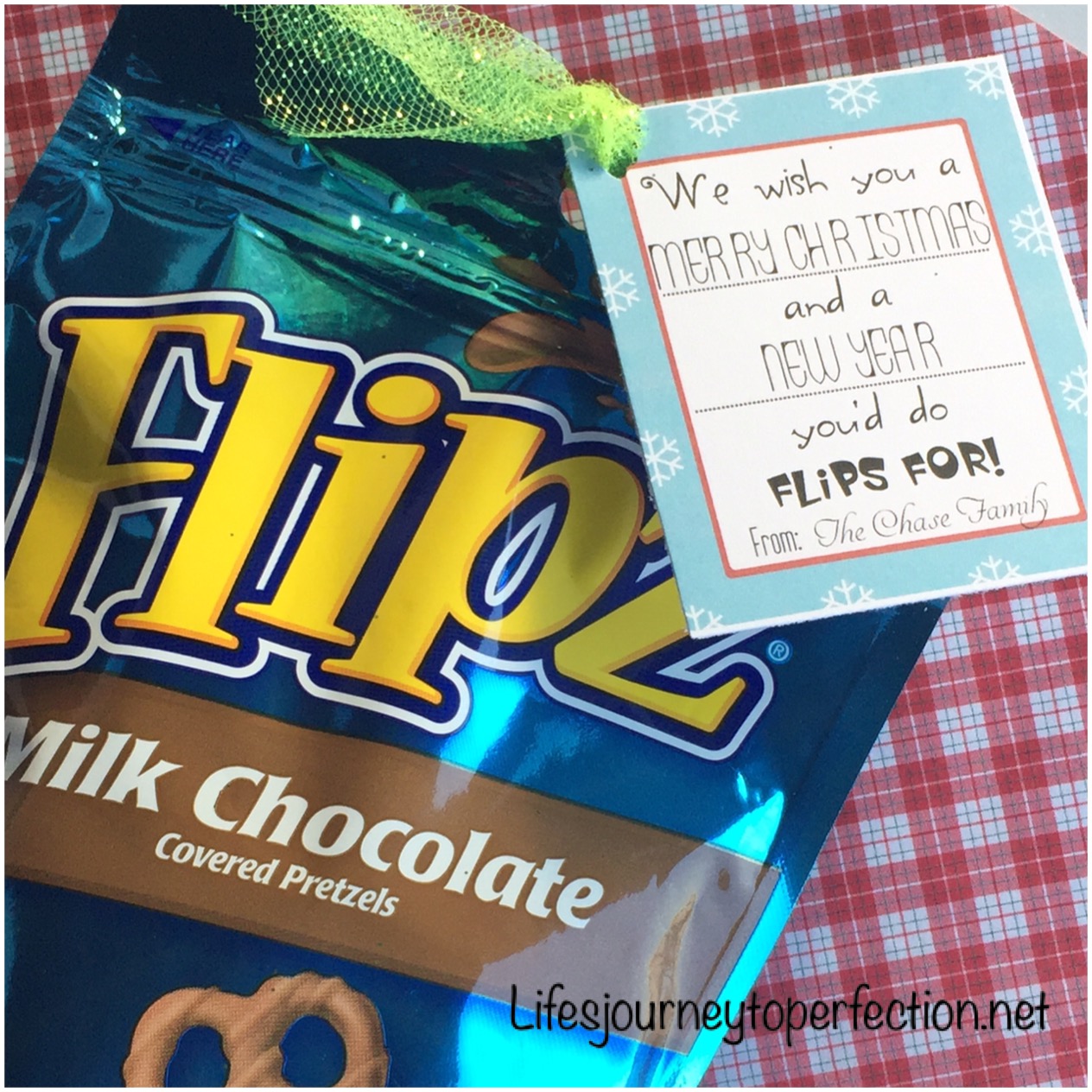 Easy Neighbor Christmas Gift Idea- Nutella and Pretzels with Printable -  Keeping it Simple