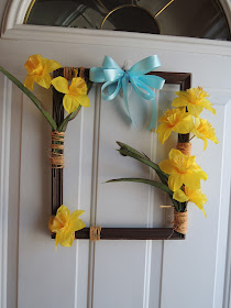 Holly Goes Lightly: DIY Picture Frame Wreath