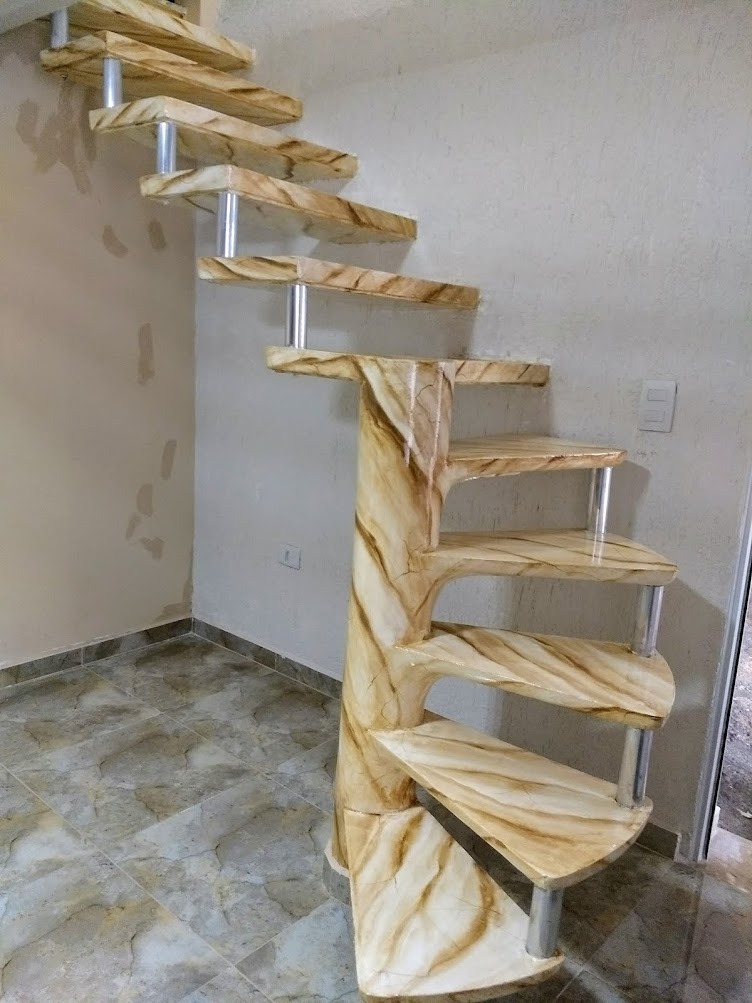 Escada em concreto com acabamento em Pintura Marmorizada