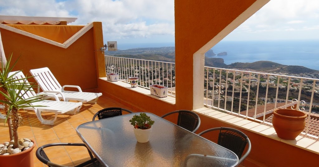 CB Property Sales Three bedroom duplex apartment for sale on Cumbre