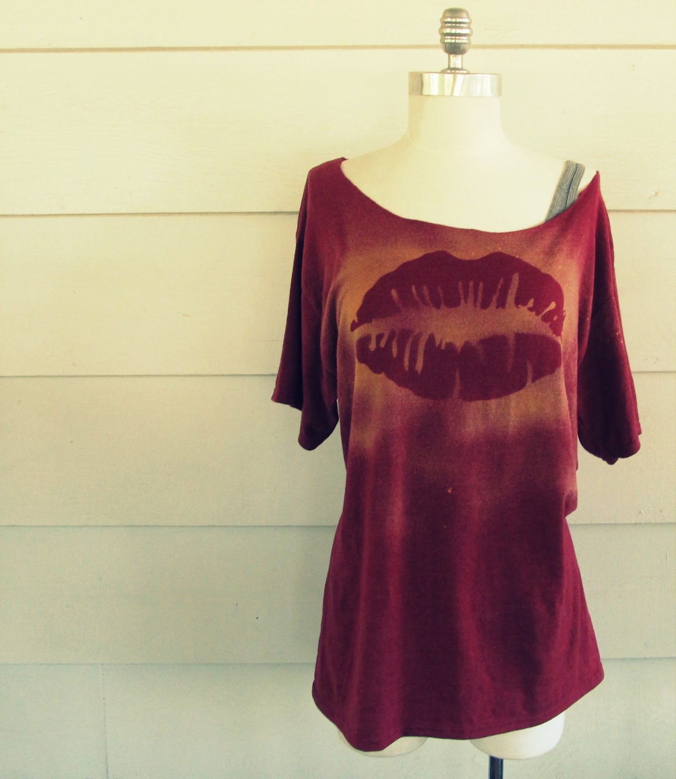 WobiSobi Bleached Lip Tshirt, DIY