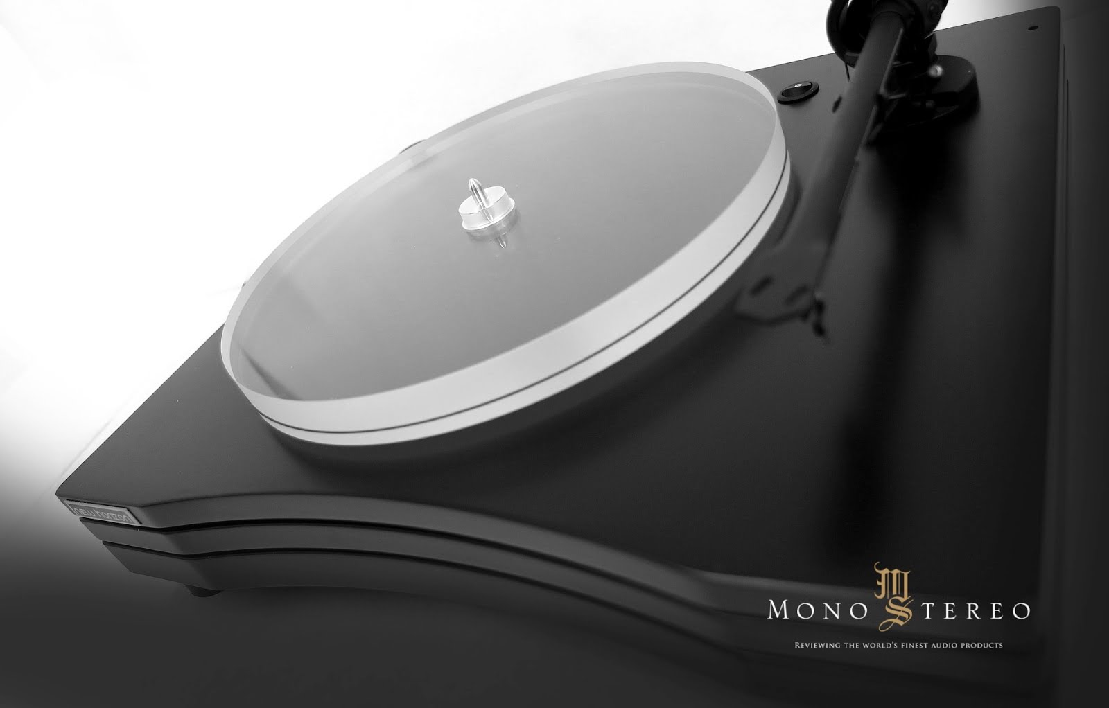 NEW HORIZON TURNTABLES FROM ITALY M & S Ultimate HighFidelity