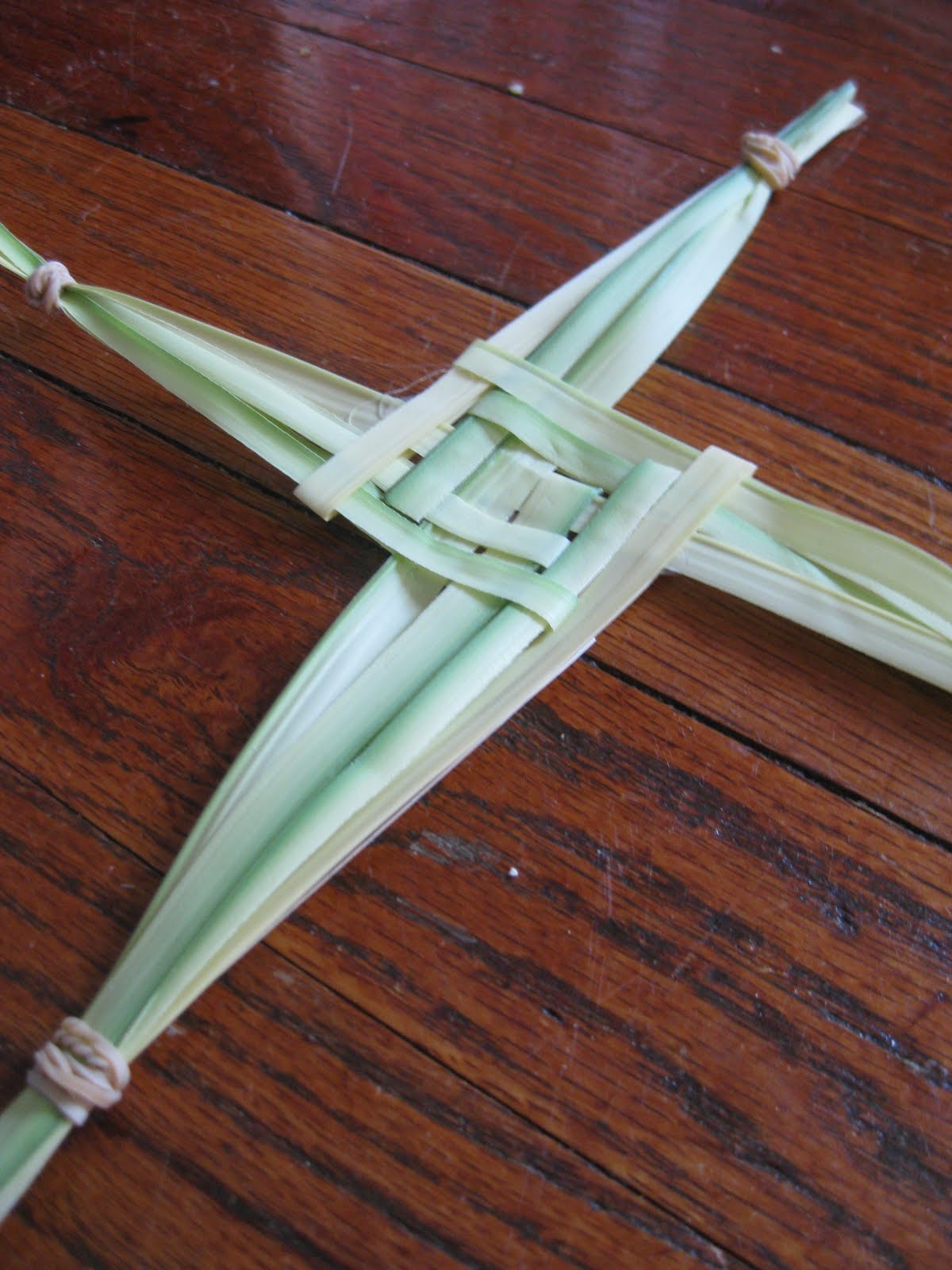 wee little miracles How to Make a Palm St. Brigid's Cross