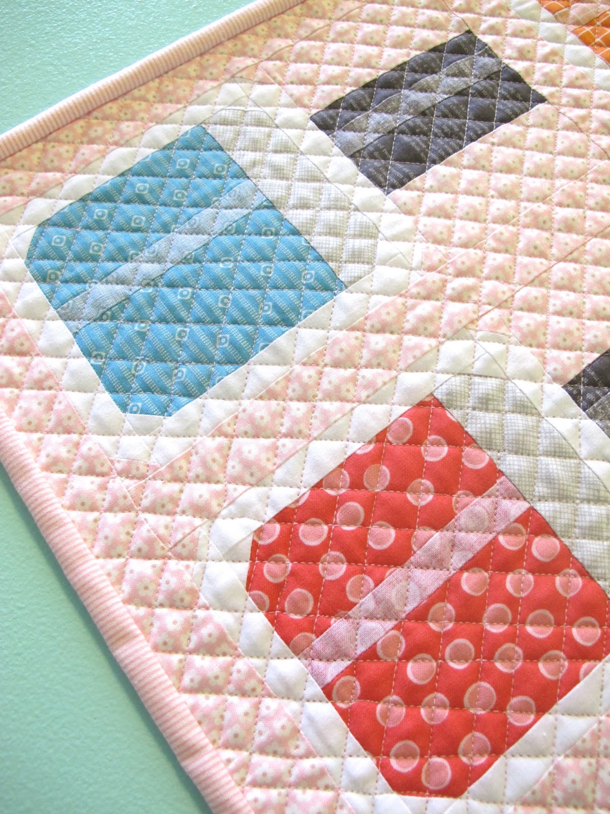 Bee In My Nail Polish Mini Quilt Free Pattern and Tutorial!!!