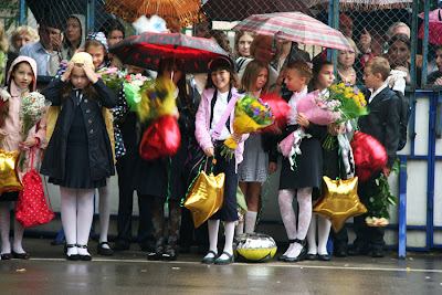 дождь на линейке в День Знаний