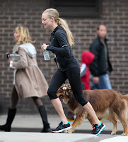 Amanda Seyfried  starting to jog