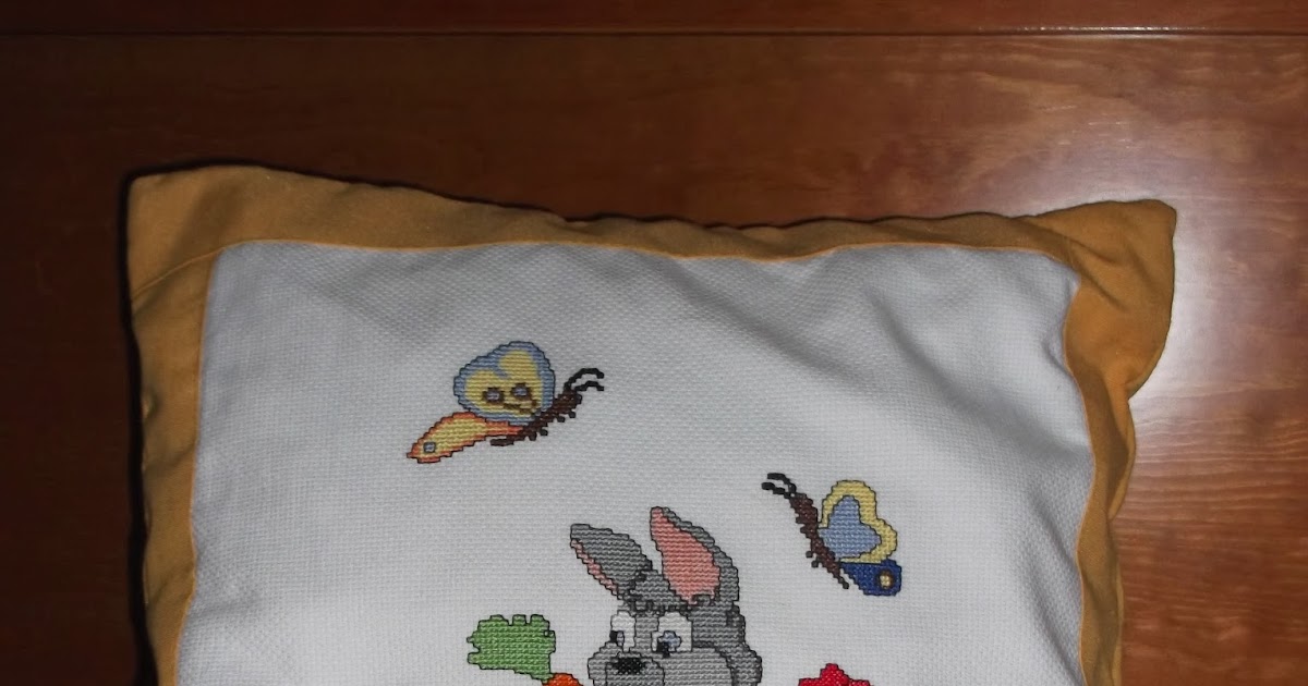 O Cantinho dos Tempos Livres: Almofada do coelhinho em ponto cruz