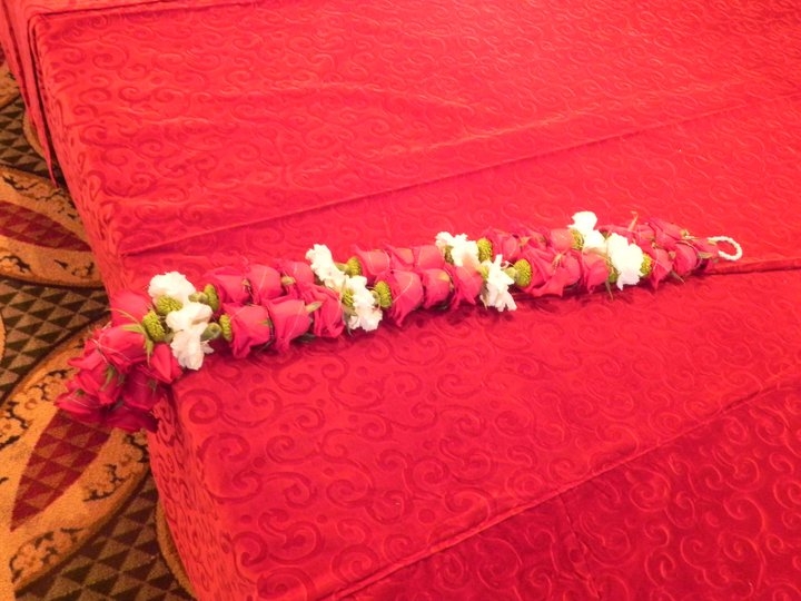  the ritual of exchanging the garlands with a stylish lei of blooms
