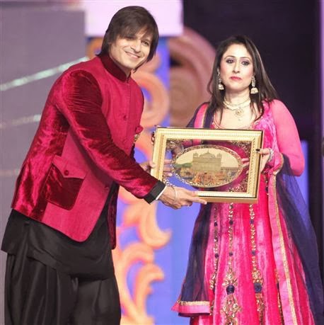 http://1.bp.blogspot.com/-cti5XTrJNks/Uxa87oy4IRI/AAAAAAAAmD4/1akmtHdG-LQ/s1600/PTC+Punjabi+Film+Awards+2014+Images.jpg