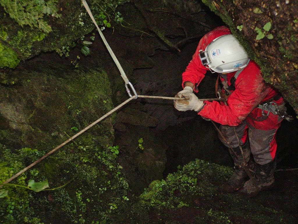 ESPELEOLOGIA EN PERU con Espeleo Club Andino ECA PERU