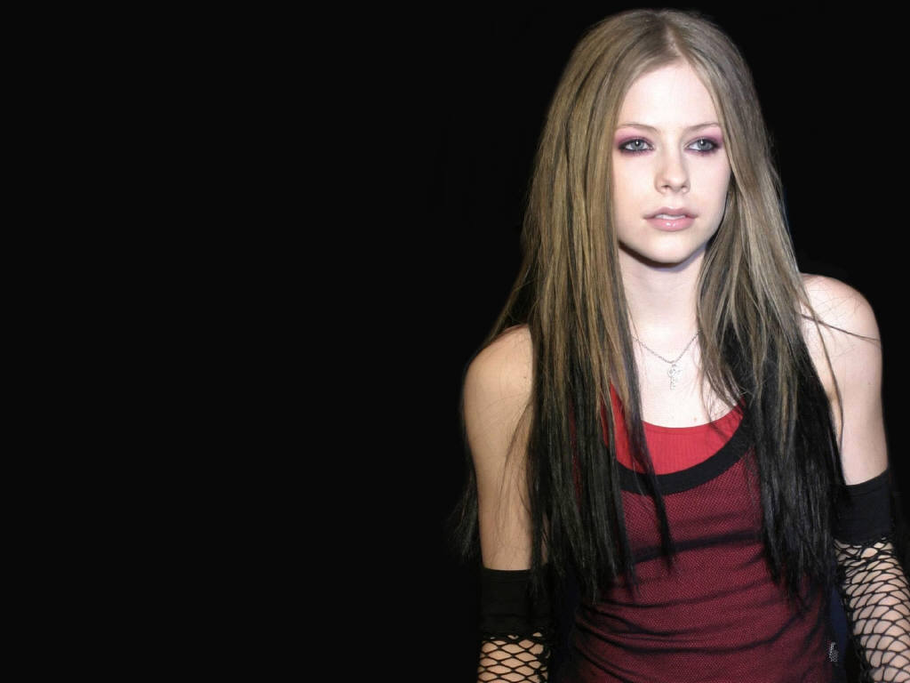 http://1.bp.blogspot.com/-cv2uCy-YxYk/TyF_49hjkCI/AAAAAAAACN8/l8Bn2t4TayE/s1600/Sexy-Avril-Lavigne-Wallpapers-5.jpg