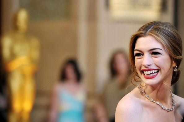 Style Queen Anne Hathaway Hairstyles New Haircut Blondelacquer