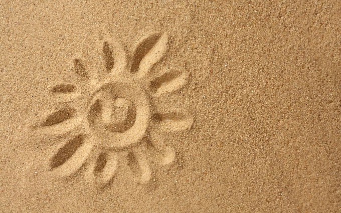 Een getekende zon in het zand