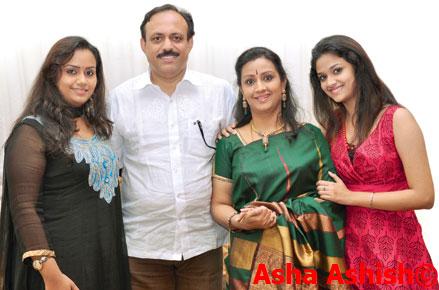 Asha Ashish: Old Malayalam Actress Menaka Family Pictures