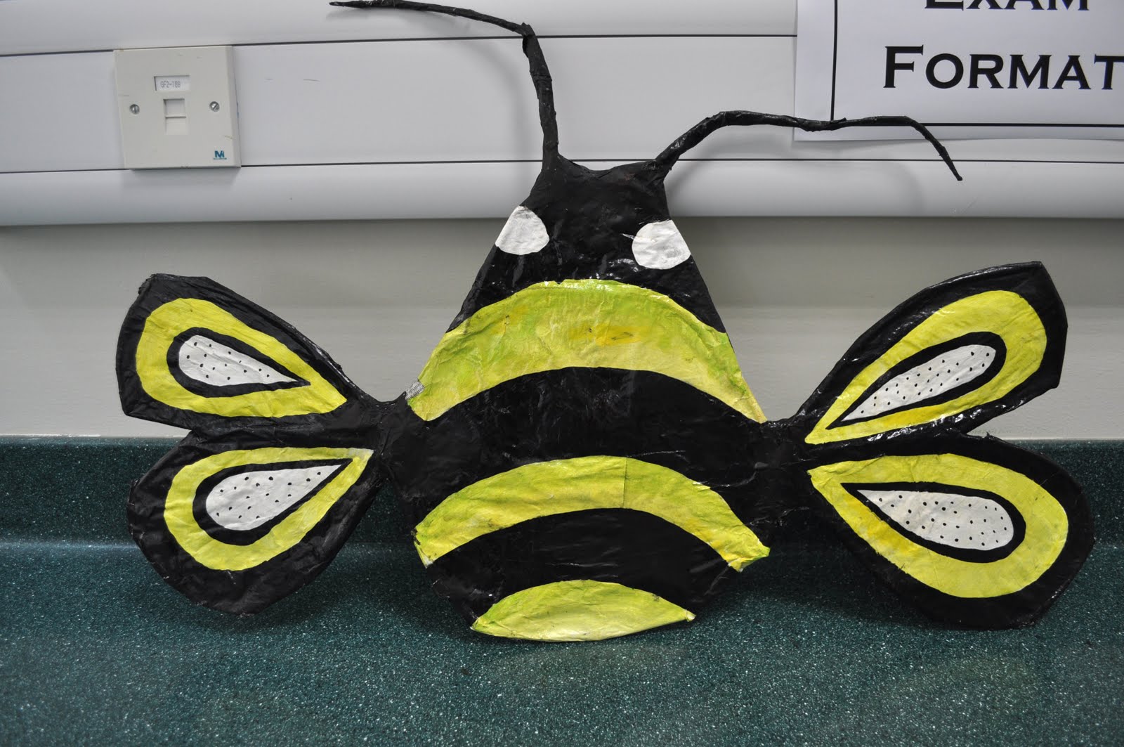 I teach art Bee Kite