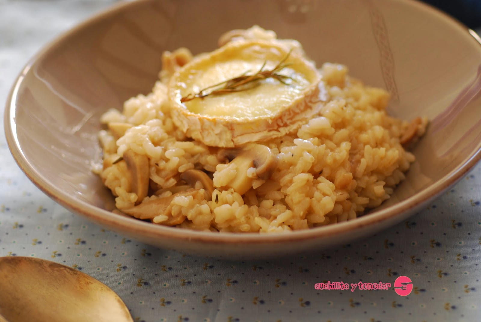 Risotto de setas con queso de cabra al romero. Cuchillito y Tenedor