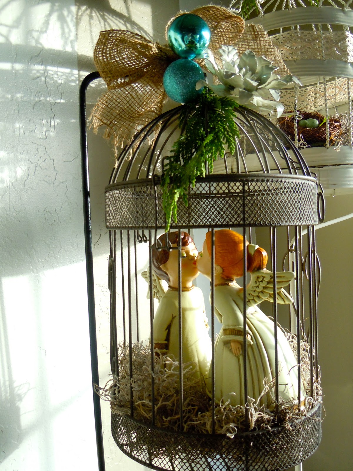 Creatice Decorating A Birdcage with Simple Decor