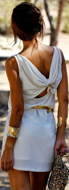street style: white open back dress with gold accessories