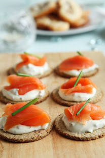 CANAPÉS DE SALMÓN EN CREMA