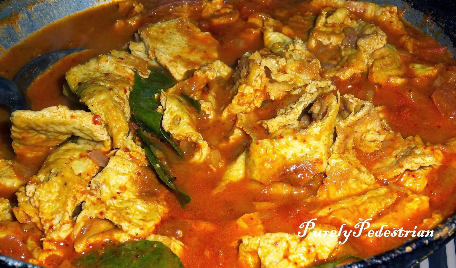 Purely Pedestrian Motta Curry Thenga Paal / Egg Curry in Coconut Milk