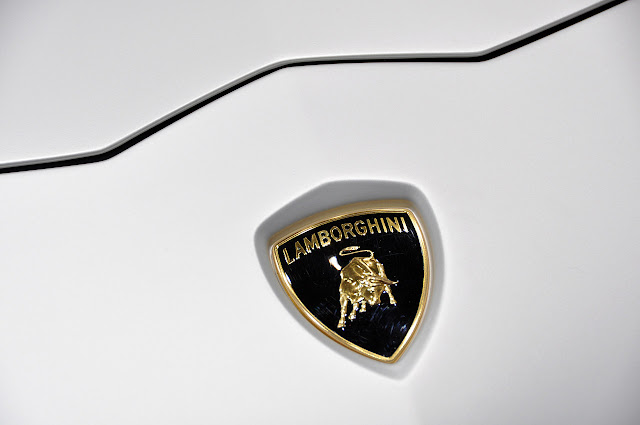 Lamborghini logo wallpaper