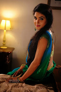 Actress-Kavya-Singh-Latest-Stills-in-Saree