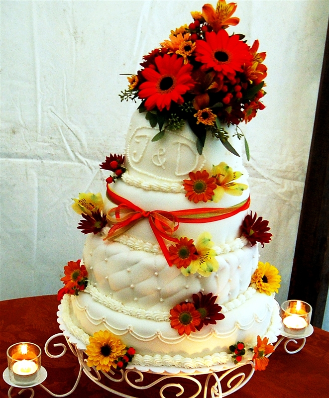 The wedding cake was beautifully covered in fondant and decorated with 