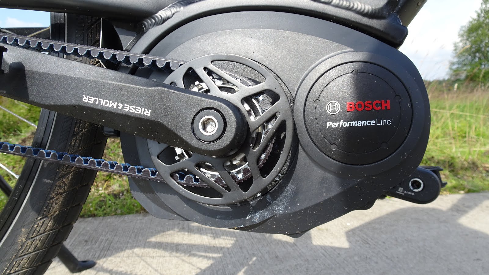 Buscamper Project 2lions Aanpassing ventilatie koelkast en test nieuwe fietsen Buscamper Project 2lions Aanpassing ventilatie koelkast en test nieuwe fietsen