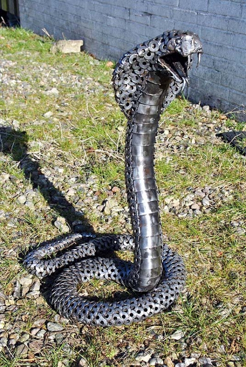 02-Small-Animal-Sculpture-Snake-Giganten-Aus-Stahl
