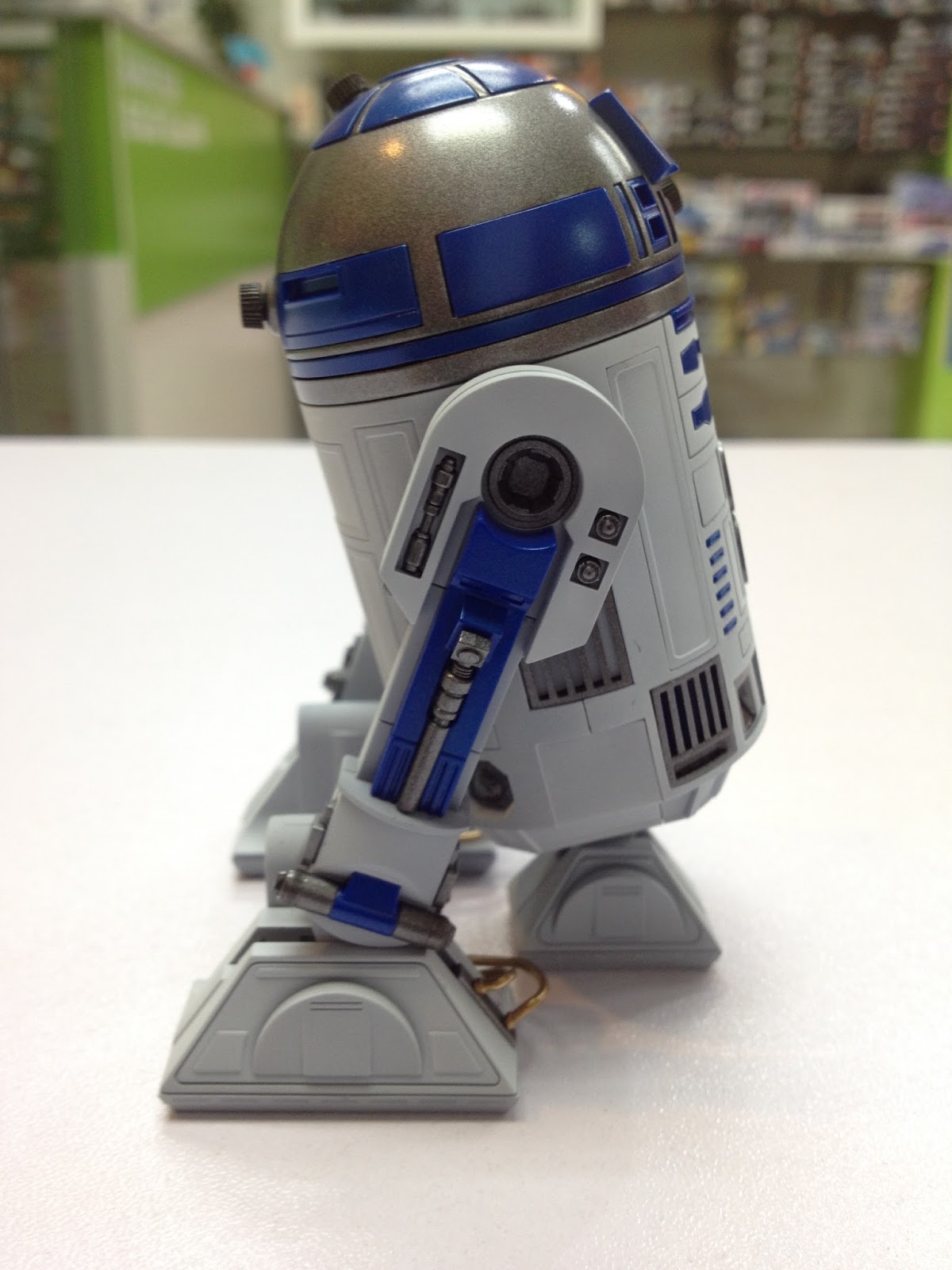 DeToyz Shop Bandai SW mode kit 1/12 R2D2 Painted build