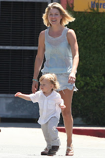 Ali Larter with son