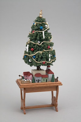 ... At the Show - Christmas Decor including Quarter-scale, 1:144th Scale