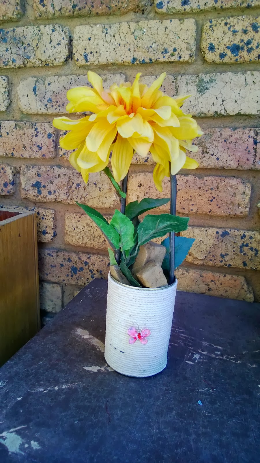 Laura's DIY crafts Tin can flower vases