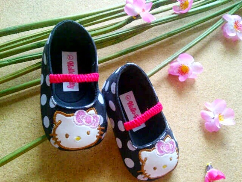Sepatu hello kitty lucu motif pulkadot untuk anak Sepatu hello kitty lucu motif pulkadot untuk anak