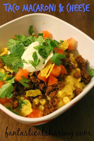 Taco Macaroni & Cheese | Easy homemade macaroni and cheese topped with seasoned beef [you could sub turkey] and plenty of taco fixings! #recipe