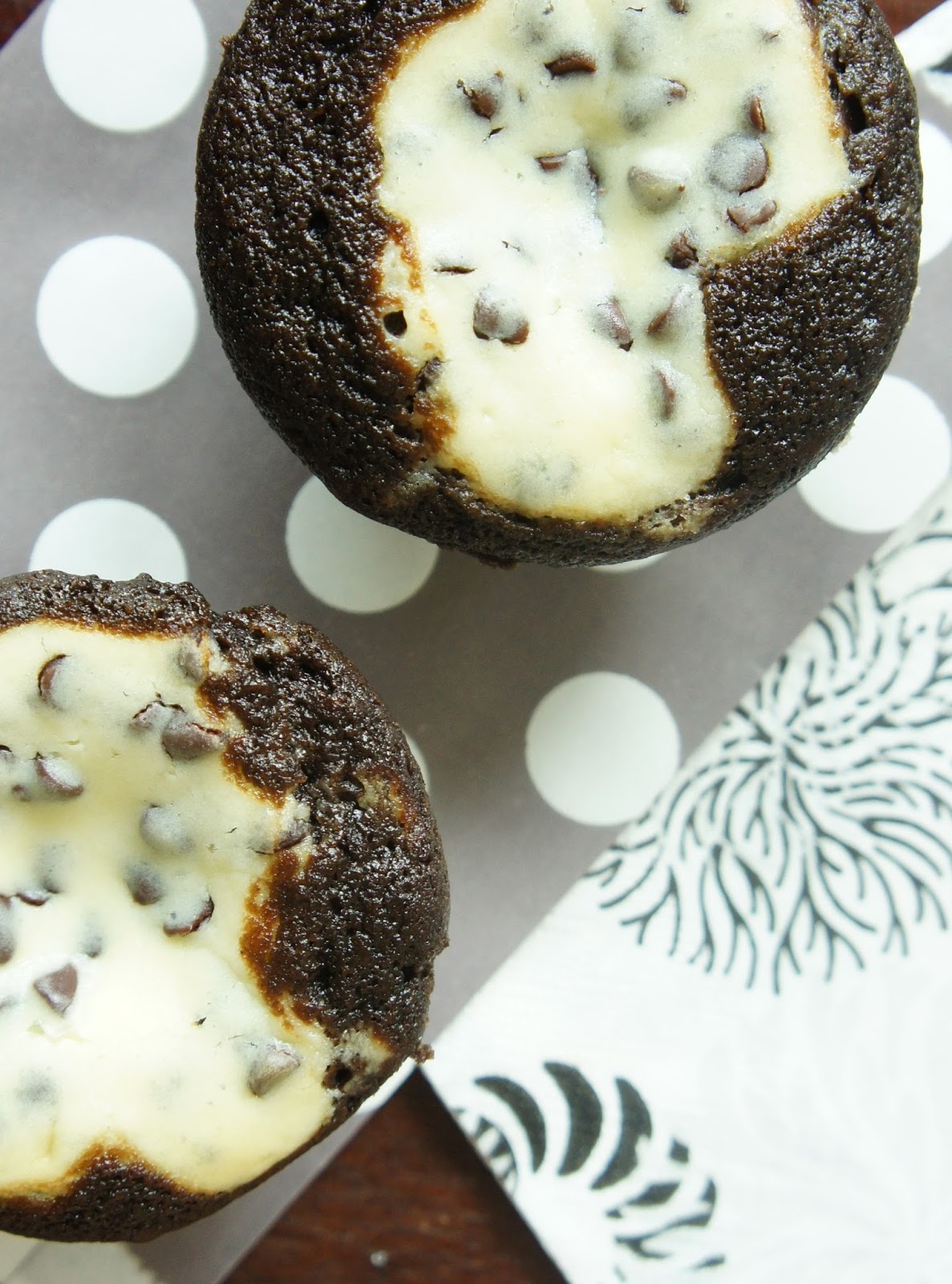 yums and loves Black Bottom Cupcakes