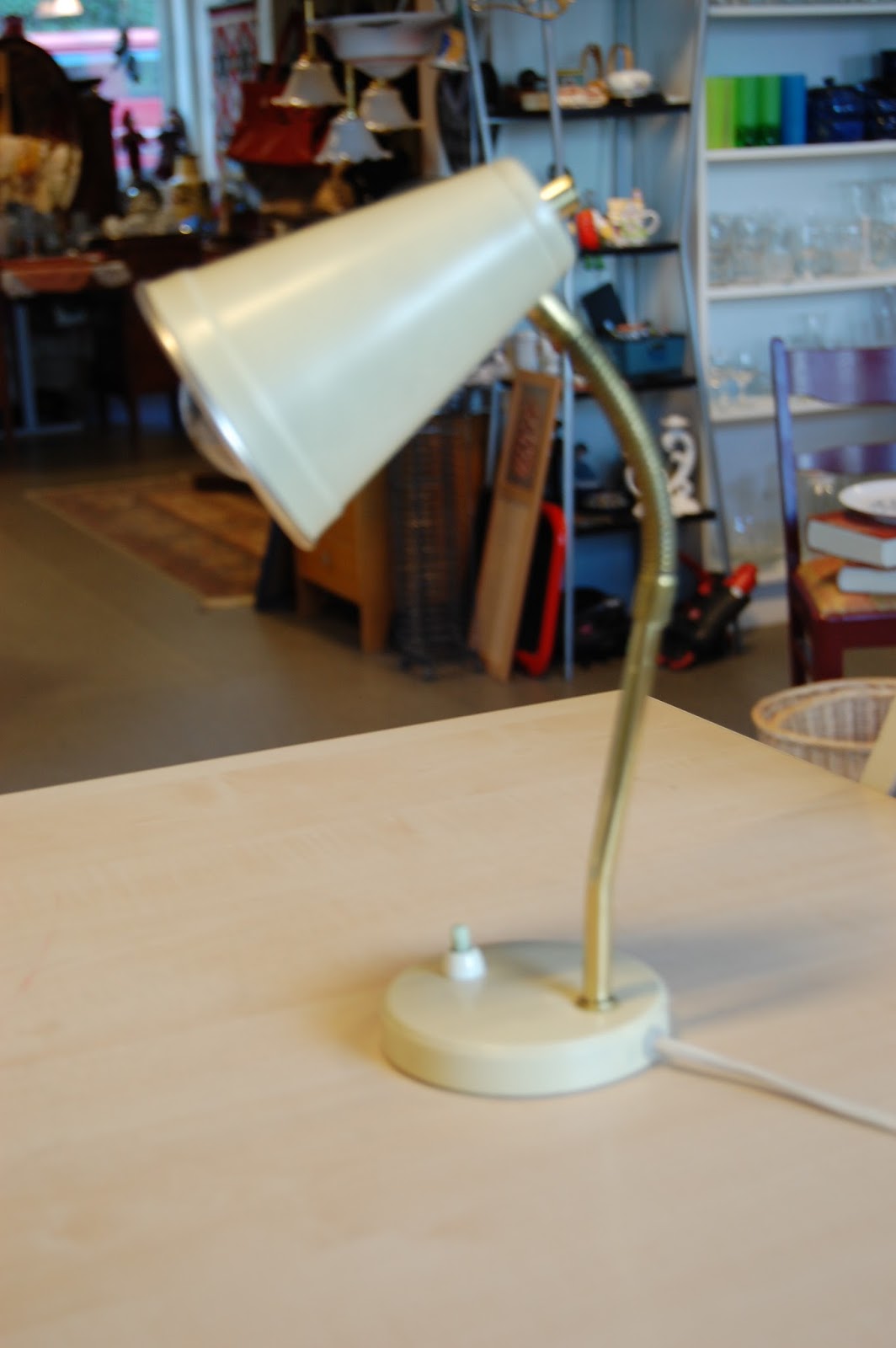 Bruktikken på havna.: kule lamper og glass, og litt kobber: )