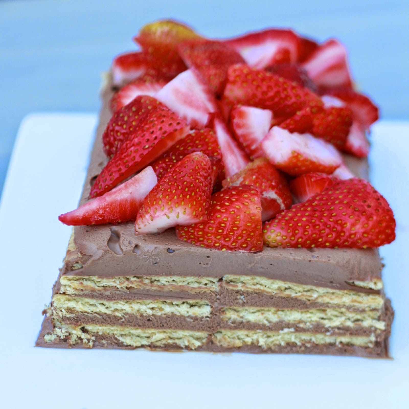 No Bake Chocolate Layered Cheesecake with Strawberries | The Sweets Life